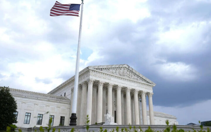 Верховний суд США зупинив дію ЛГБТ-правил адміністрації Байдена в школах