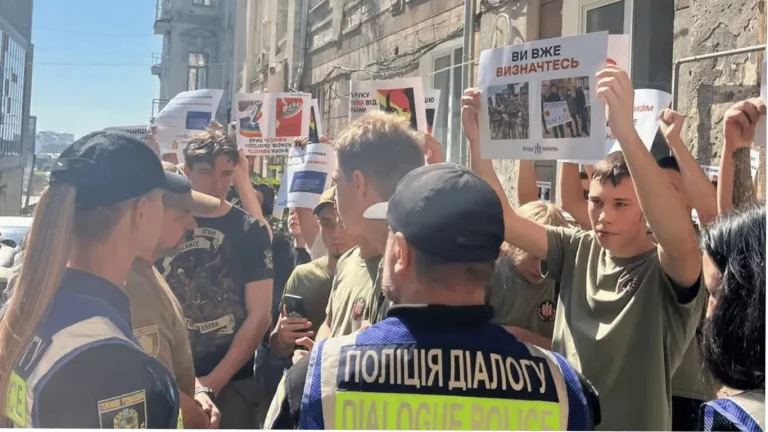 У центрі Харкова протестували проти проведення ХарківПрайду