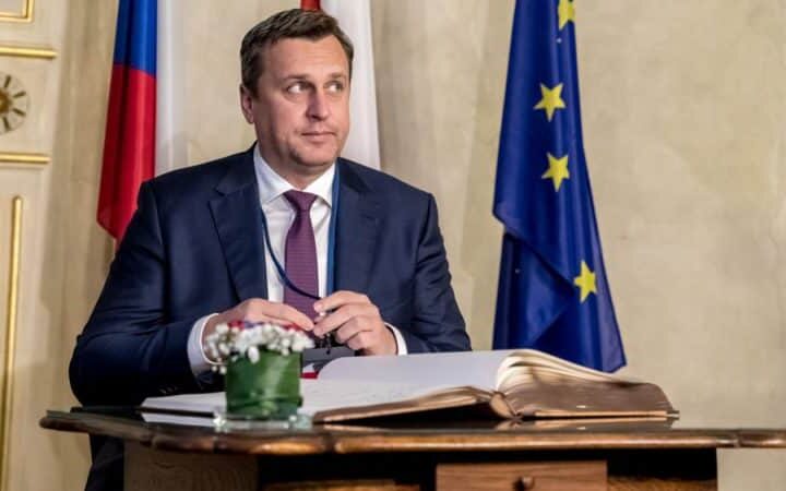 У Словаччині просувають заборону “гей-пропаганди” у школах попри опозицію міністра освіти і ЄС
