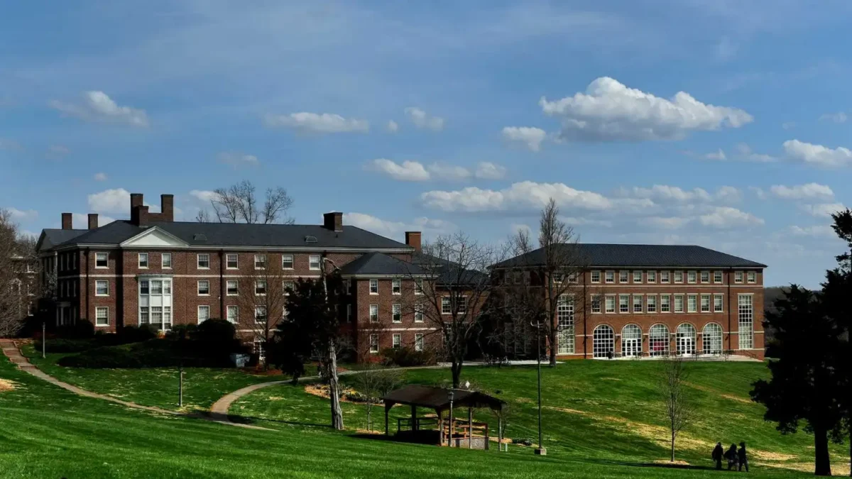 Жіночий коледж використовує заповіт засновниці, написаний 124 роки тому, як привід для відмови транс*студенткам