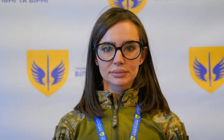 ЛГБТ-військовим досі важко на фронті — на що скаржаться жінки