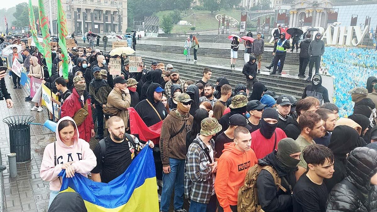 Кровна єдність – угруповання на основі ідеології «кровного націоналізму» від гомофоба Руслана Кухарчука