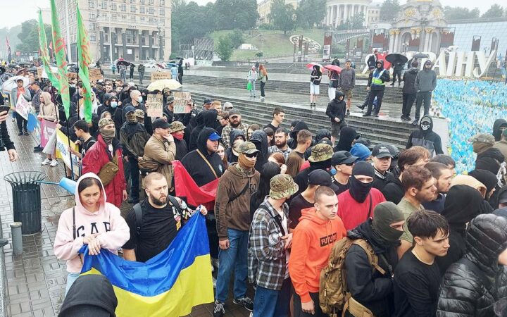 Кровна єдність – угруповання на основі ідеології «кровного націоналізму» від гомофоба Руслана Кухарчука
