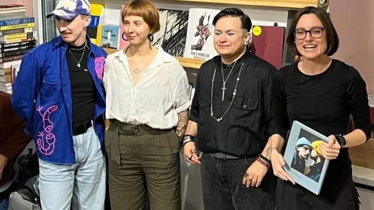 Всі будуть мати 15 хвилин хейту: як пройшла презентація книги про квір-українців попри погрози книгарні “Збірка”