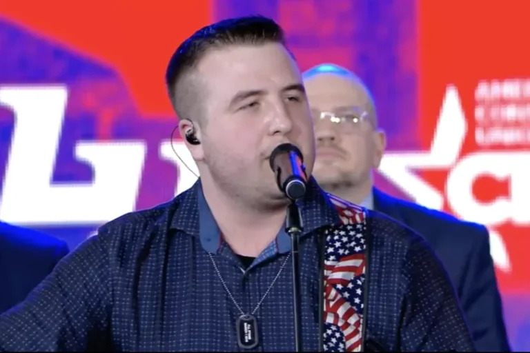 Лідер церкви, що виступає проти ЛГБТК+, підозрюється в сексуальному насильстві над дітьми. Йому пред’явлено 11 звинувачень у скоєнні злочинів.