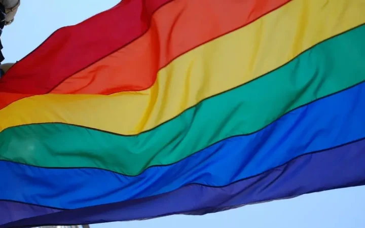 У Казахстані дослідять “вплив ЛГБТ-руху на дітей”