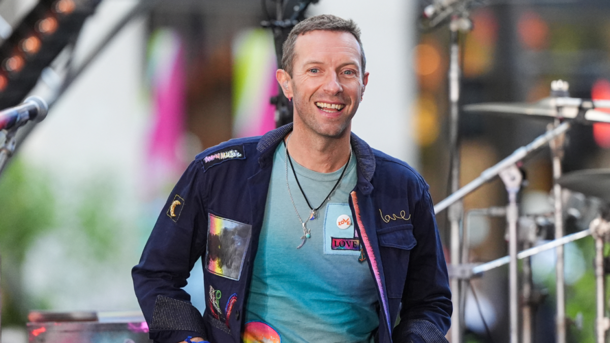 Кріс Мартін з Coldplay показує, як легко поважати займенники у спілкуванні з шанувальниками