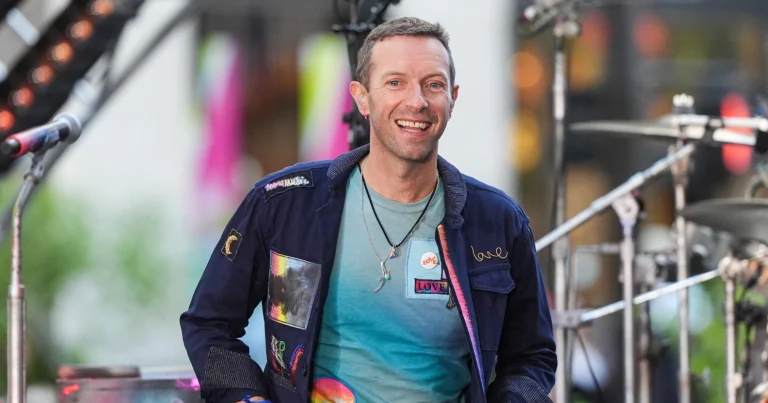 Кріс Мартін з Coldplay показує, як легко поважати займенники у спілкуванні з шанувальниками
