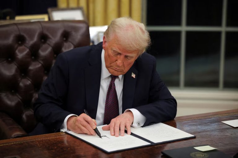 Трансгендерна ув’язнена подала до суду через указ Трампа про обмеження прав ЛГБТ