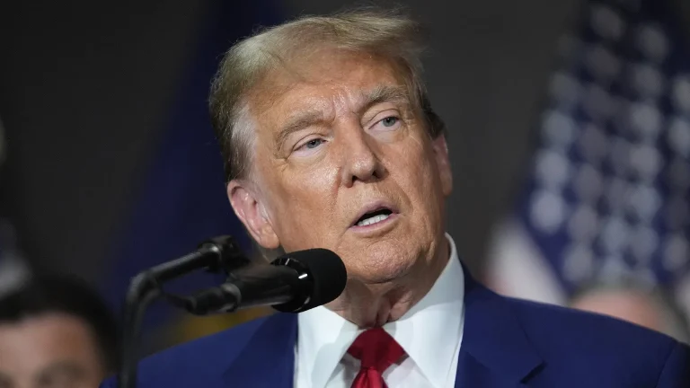 Трамп розпорядився визнати в США дві статі