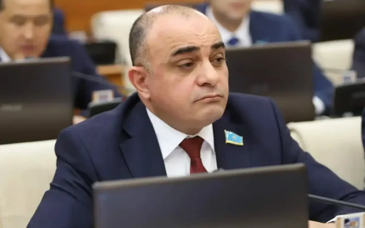У Казахстані депутати хочуть заборонити корекцію статі: «Не можемо і не будемо йти на поводу західних та інших віянь!»