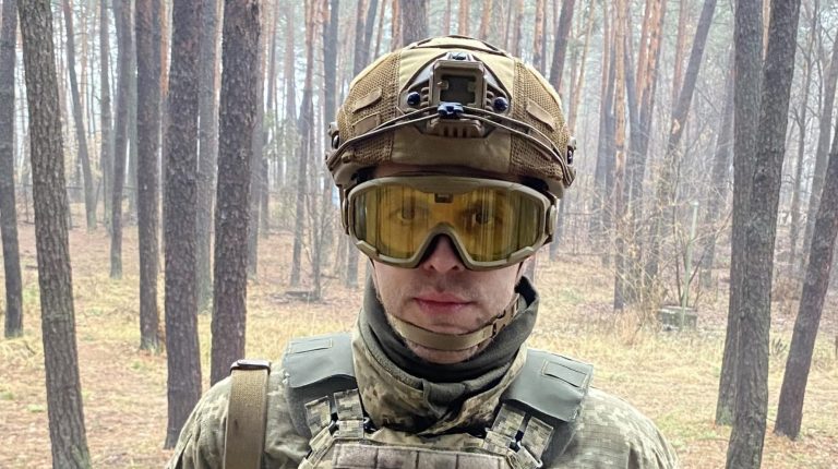 «Відсутність закону про реєстровані партнерства є порушенням прав ЛГБТК+ людей»: військовик Володимир Прокоф’єв