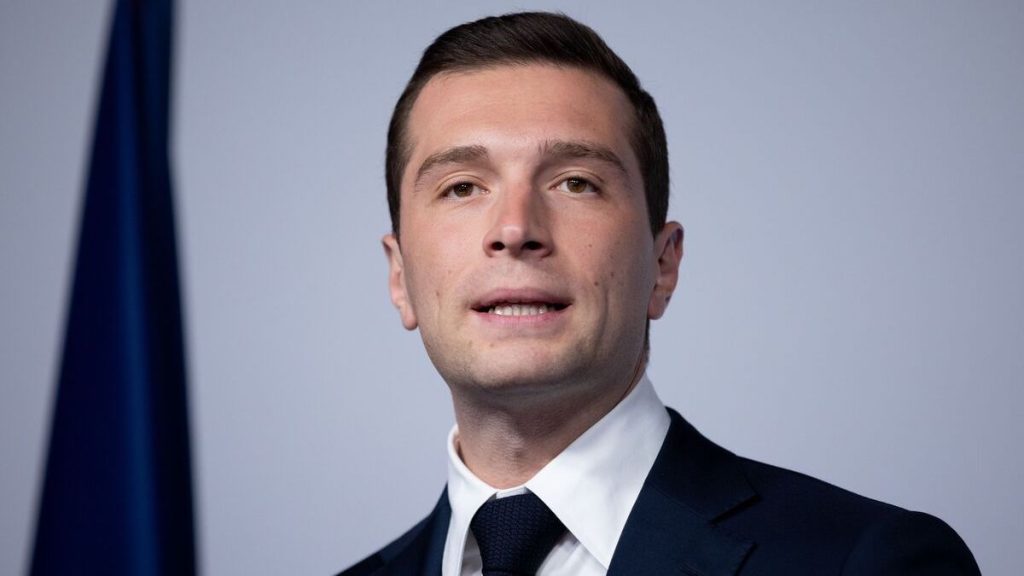 Чи є французьки політик Джордан Барделла геєм? Його особисте життя викликає питання: «Він грається з цим»