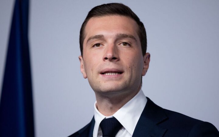 Чи є французьки політик Джордан Барделла геєм? Його особисте життя викликає питання: «Він грається з цим»