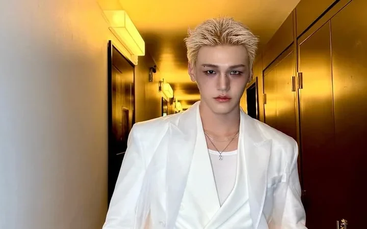 «Історичний камінг-аут». Учасник K-pop-гурту Just B публічно заявив про належність до ЛГБТК+спільноти