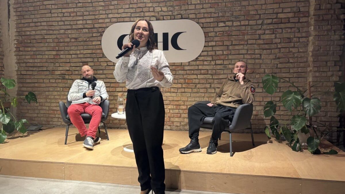 Напад на презентацію книги про ЛГБТІК-ветеранів у Києві: поліція затримала нападників