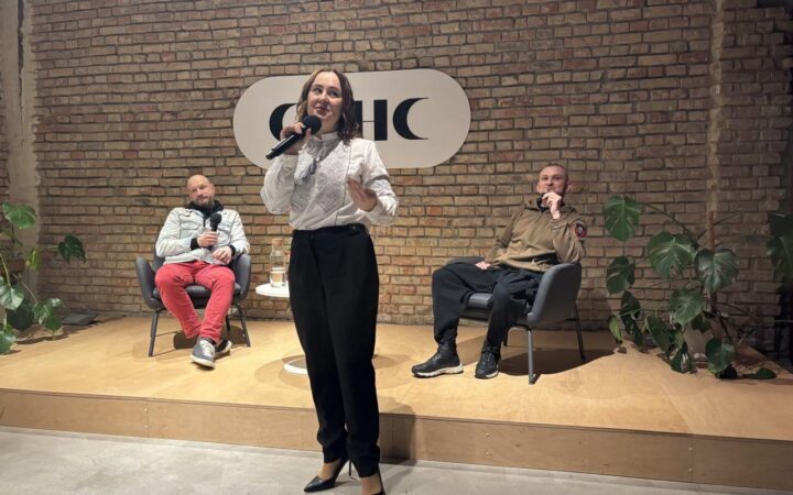 Напад на презентацію книги про ЛГБТІК-ветеранів у Києві: поліція затримала нападників