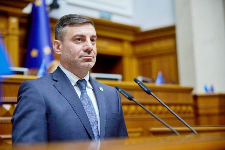Право на рівність: які зміни чекають ЛГБТІК+ українців і українок згідно з доповіддю Омбудсмана