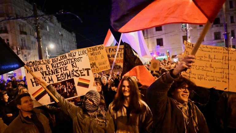 Франція та Німеччина закликають ЄС вжити заходів проти Угорщини через заборону прайду