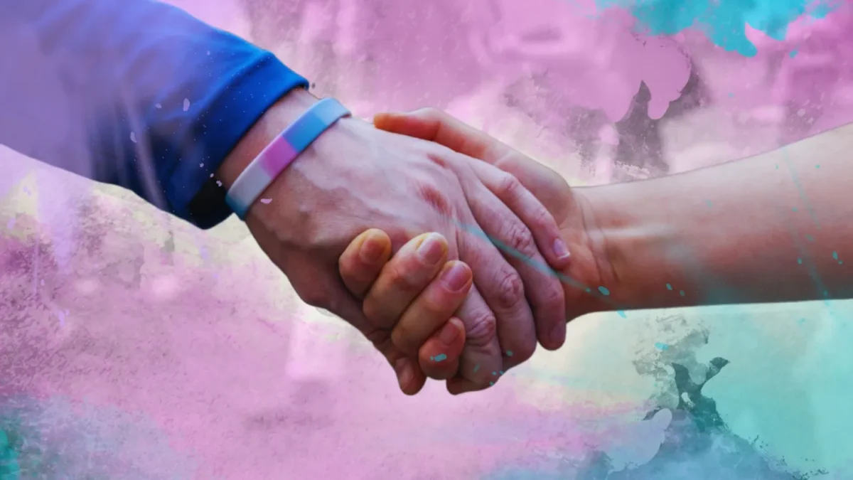 Тисячі цисгендерних жінок у Великій Британії підписують петицію, відкидаючи трансфобію: «Ми говоритимемо за себе»
