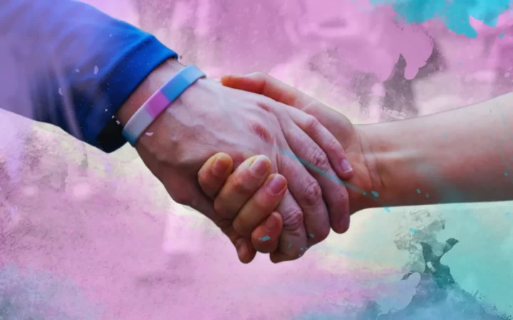 Тисячі цисгендерних жінок у Великій Британії підписують петицію, відкидаючи трансфобію: «Ми говоритимемо за себе»