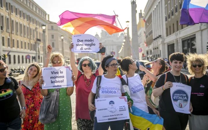 Лесбійки-матері здобули юридичний статус в Італії за рішенням щодо ЕКЗ