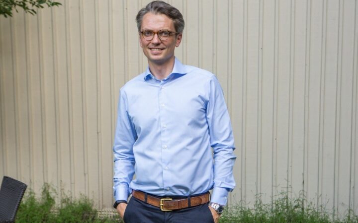 Експосол Швеції в Україні подав у відставку з нової посади через кілька годин після призначення через інтимні знімки на Grindr