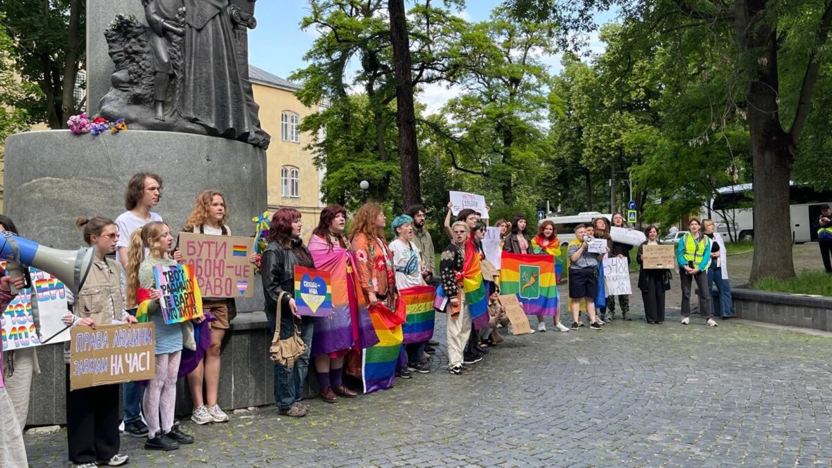 ЛГБТІК+ спільнота провела акцію у Львові: як минув захід