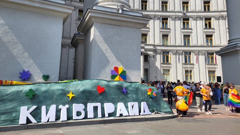 Благодійно-освітній захід: у центрі Києва організували Парк КиївПрайд