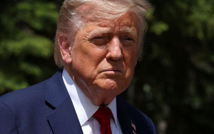 Адміністрація Трампа закриє гарячу лінію для запобігання самогубствам ЛГБТК+ «за 30 днів»