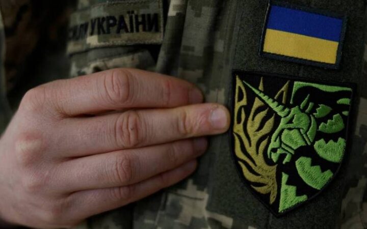 Українці більше не бачать ЛГБТ+ як “меншість”, але менше половини вірять, що інклюзивна армія є сильнішою (результати дослідження)