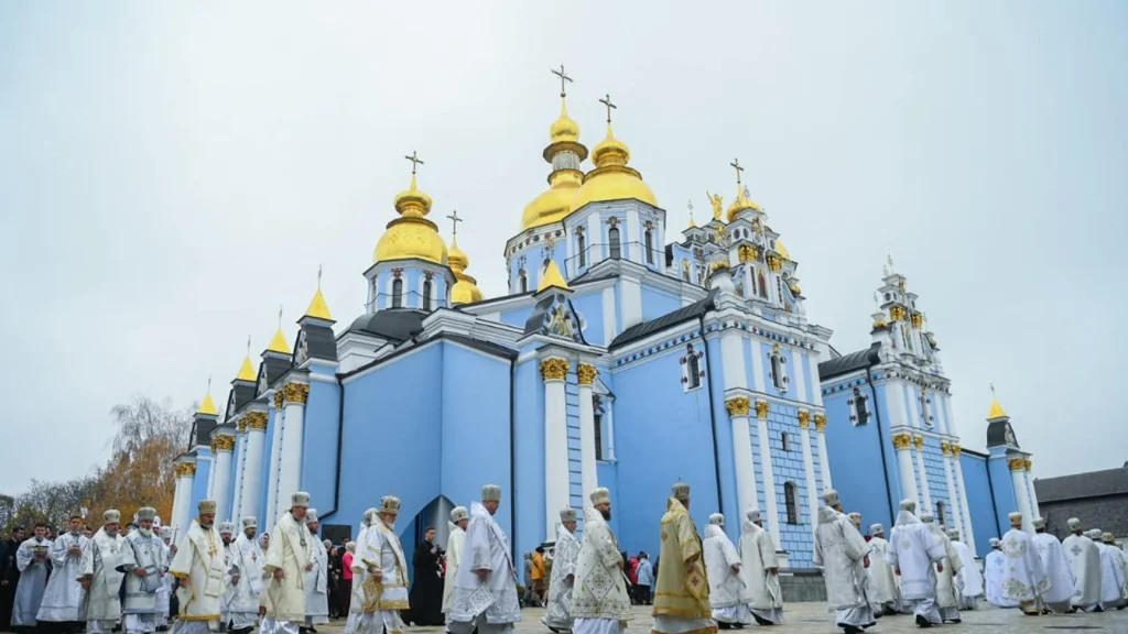 ПЦУ обурилася через ЛГБТ-захід на Михайлівській площі в переддень Трійці: Цинічна антицерковна провокація
