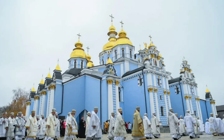 ПЦУ обурилася через ЛГБТ-захід на Михайлівській площі в переддень Трійці: Цинічна антицерковна провокація