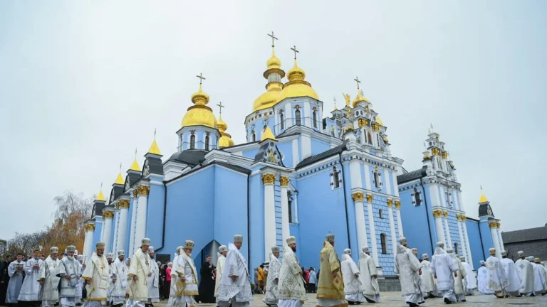 ПЦУ обурилася через ЛГБТ-захід на Михайлівській площі в переддень Трійці: Цинічна антицерковна провокація