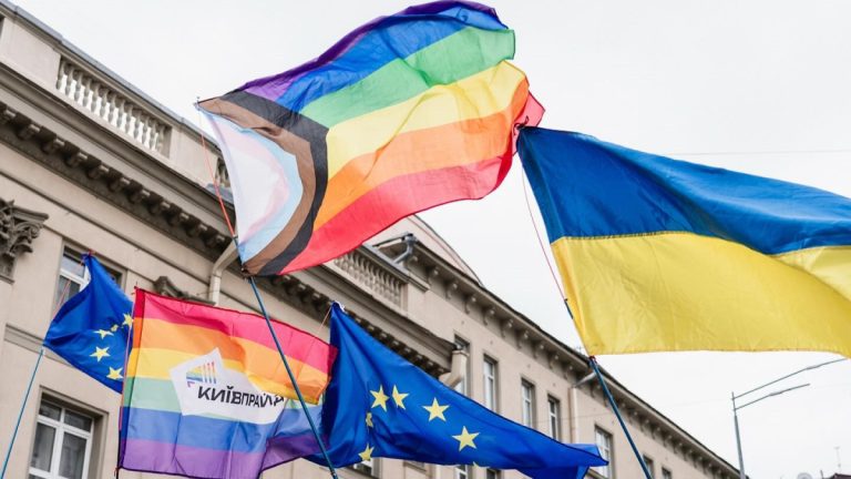 Це символ боротьби за права людини і рівність. Анна Шаригіна про веселковий прапор