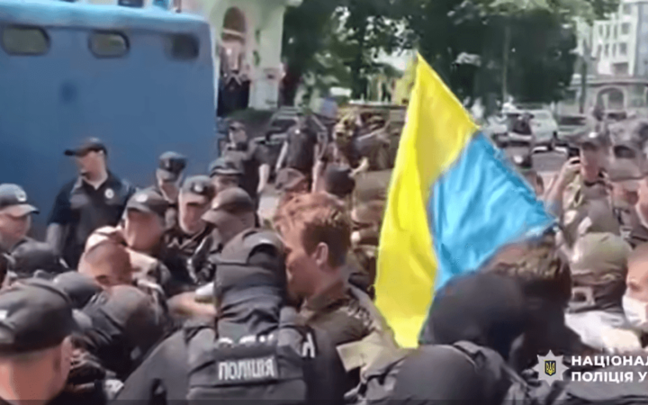 Поліція заперечила, що неправомірно затримала військового з протезом поблизу заходу «КиївПрайду»