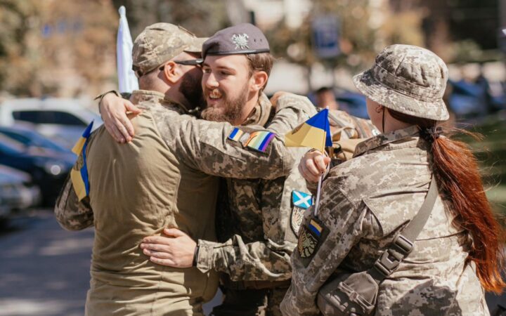 Одностатеві цивільні партнери військовослужбовців визнаються членами сім’ї в Україні: Роз’яснення Конституційного Суду від Святослава Шеремета