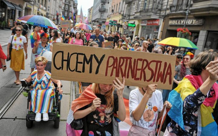Прорив у Польщі: Цивільне партнерство для одностатевих пар стає реальністю?