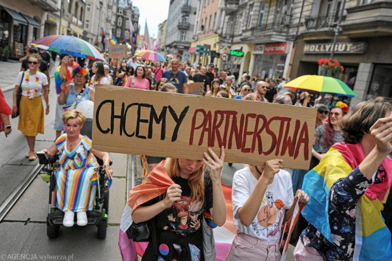 Прорив у Польщі: Цивільне партнерство для одностатевих пар стає реальністю?