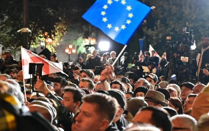 Атаки на свободу слова та ЛГБТІК+-спільноту в Грузії не залишаються без наслідків