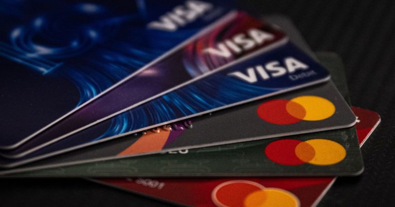 Чому Visa та Mastercard забороняють «дорослий» контент? Ось усе, що вам потрібно знати