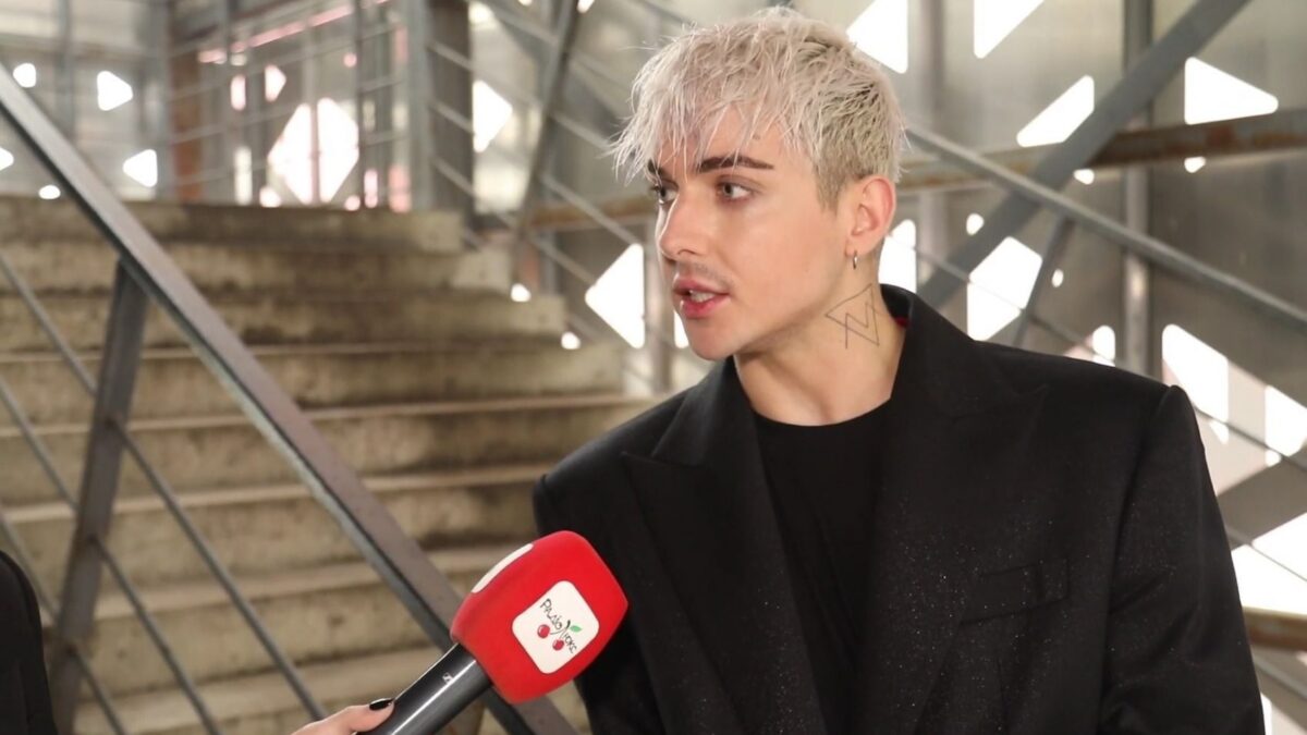 MELOVIN розповів про інцидент із таксистом: “Зачинив вікно, заблокував двері”