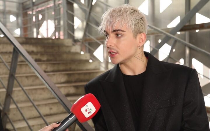 MELOVIN розповів про інцидент із таксистом: “Зачинив вікно, заблокував двері”