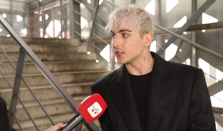 MELOVIN розповів про інцидент із таксистом: “Зачинив вікно, заблокував двері”