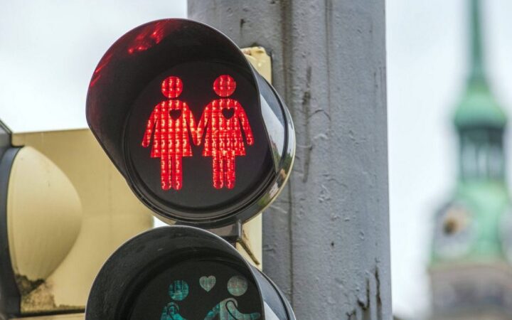 «Дитина має право»: у Латвії пропонують заборонити участь неповнолітніх у ЛГБТ-заходах