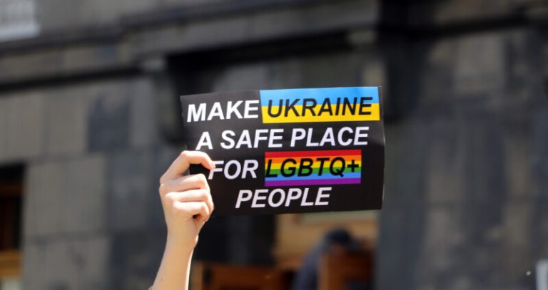У Львові радикали намагалися зірвати презентацію книги про досвід ЛГБТІК+ людей на війні