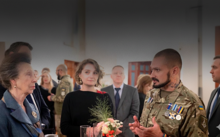 Принцеса Анна зустрілася з українськими ветеранами, серед яких — представник ЛГБТ+ спільноти Віктор Пилипенко