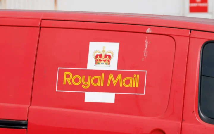 Трансгендерна працівниця Royal Mail виграла справу про дискримінацію за ознакою гендерної ідентичності після переслідувань на роботі